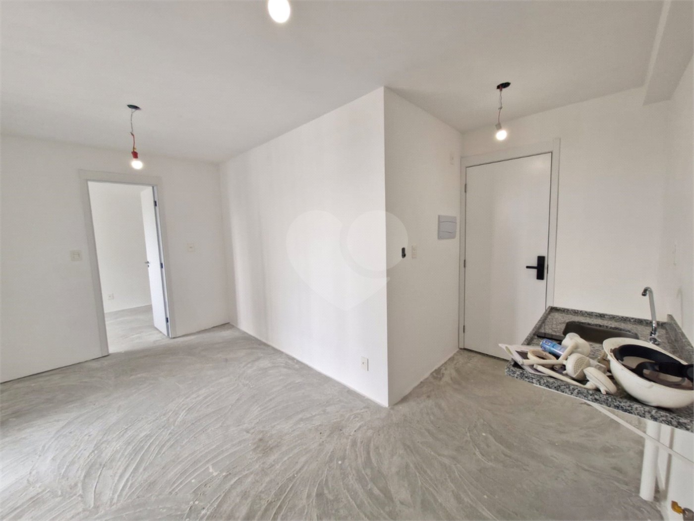 Apartamento à venda no Belém proximo do metro a 50 metros.Com 40m² 1 dormitório 1 vaga coberta,sacada infra estrutura de ar condicionado.Aceita e estuda Permuta.