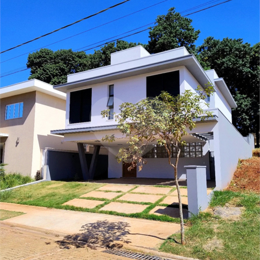 Casa a venda no condomínio Faber III