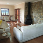 Casa à venda com 4 quartos, sendo 2 suítes,  em Country Residencial Felix, Bom Jesus dos Perdões, SP