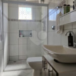 Casa à venda com 4 quartos, sendo 2 suítes, no condomínio Residencial Jardim das Palmeiras, Vinhedo - SP