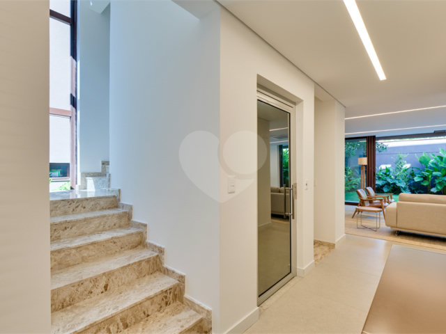 Casa à venda com 4 suítes no condomínio Casa Flora Badra, São Paulo - SP