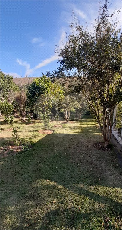 Casa à venda com 4 quartos, sendo 1 suíte, no Centro, Bom Jesus dos Perdões, SP