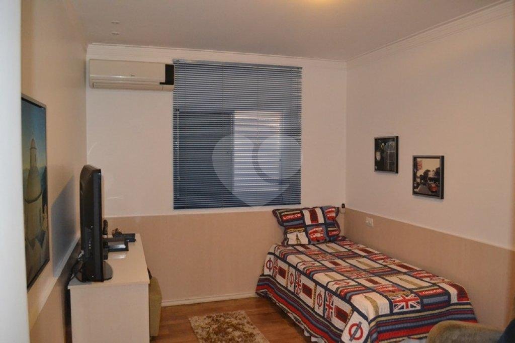 Sobrado à venda com 3 quartos, sendo 1 suíte, em Tremembé, São Paulo, SP