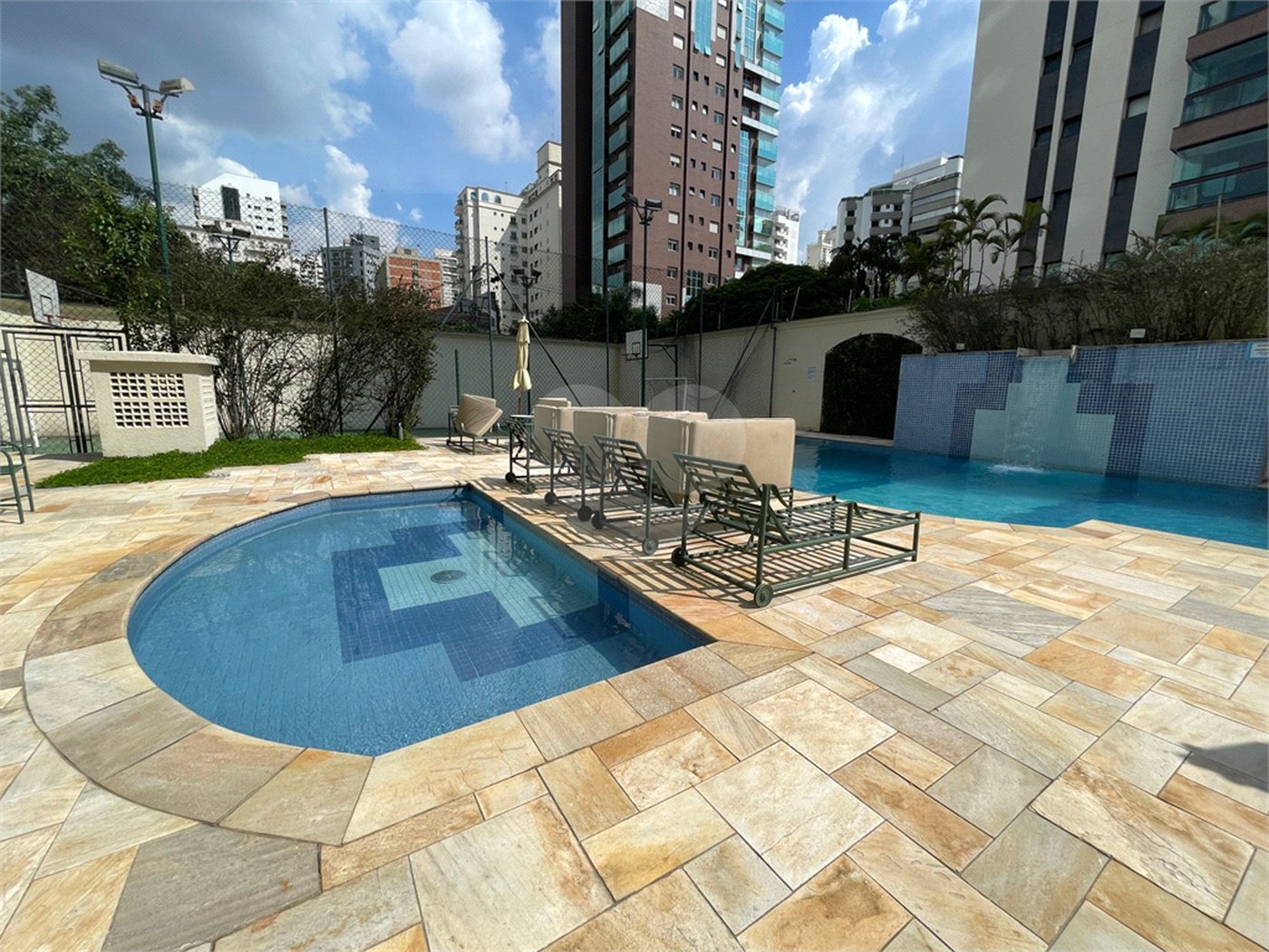 Apartamento à venda com 3 suítes em Campo Belo, São Paulo, SP