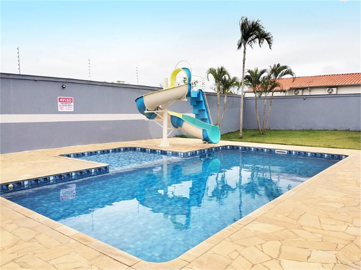 Casa à venda com 3 quartos, sendo 1 suíte, no condomínio Rio das Pedras, Salto - SP