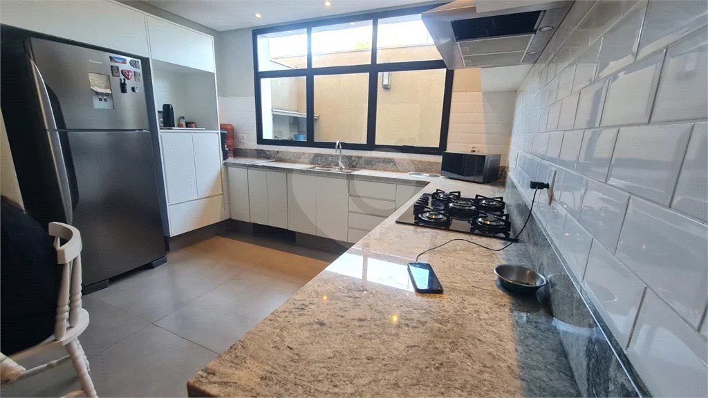 Casa à venda com 3 suítes em Vila Nastri, Itapetininga, SP