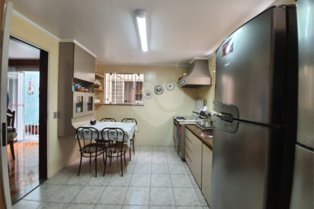 Sobrado à venda com 3 quartos, sendo 1 suíte,  em Jardim Rizzo, São Paulo, SP