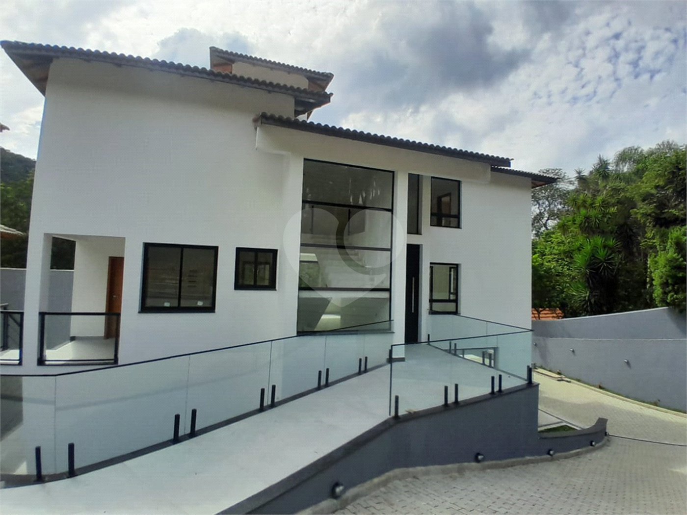 Casa à venda ou para alugar com 3 suítes no condomínio Sausalito, Mairiporã - SP