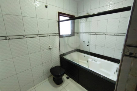 Casa à venda com 7 quartos, sendo 2 suítes,  no Centro, Itapetininga, SP