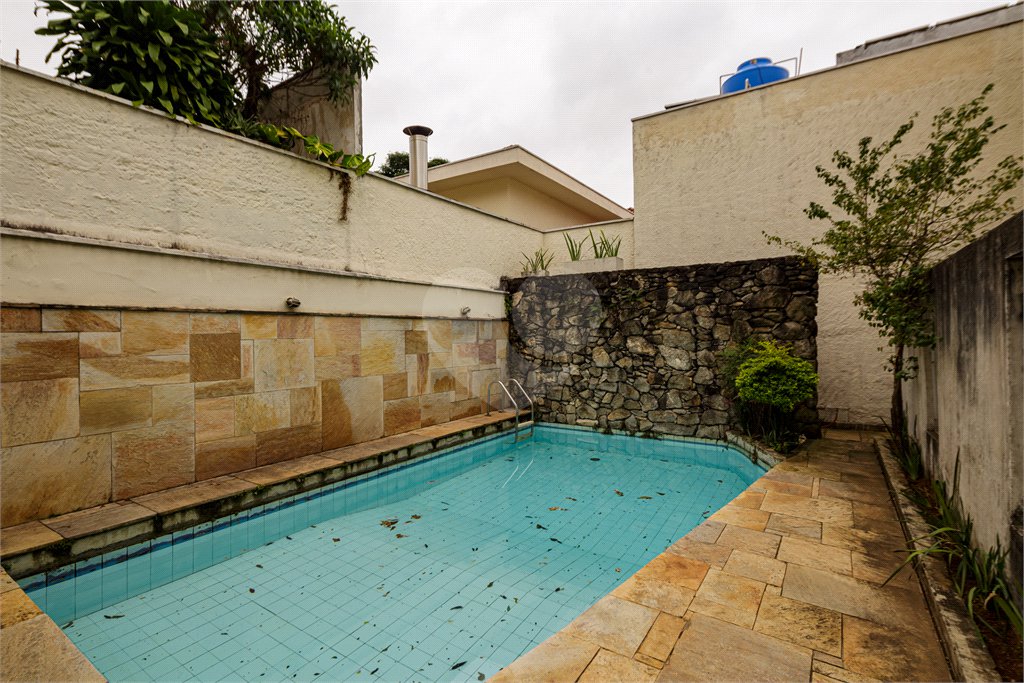 Casa de Vila para alugar com 4 quartos, sendo 1 suíte, em Granja Julieta, São Paulo, SP