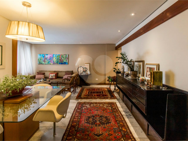 Apartamento à venda com 3 quartos, sendo 1 suíte,  em Santo Amaro, São Paulo, SP