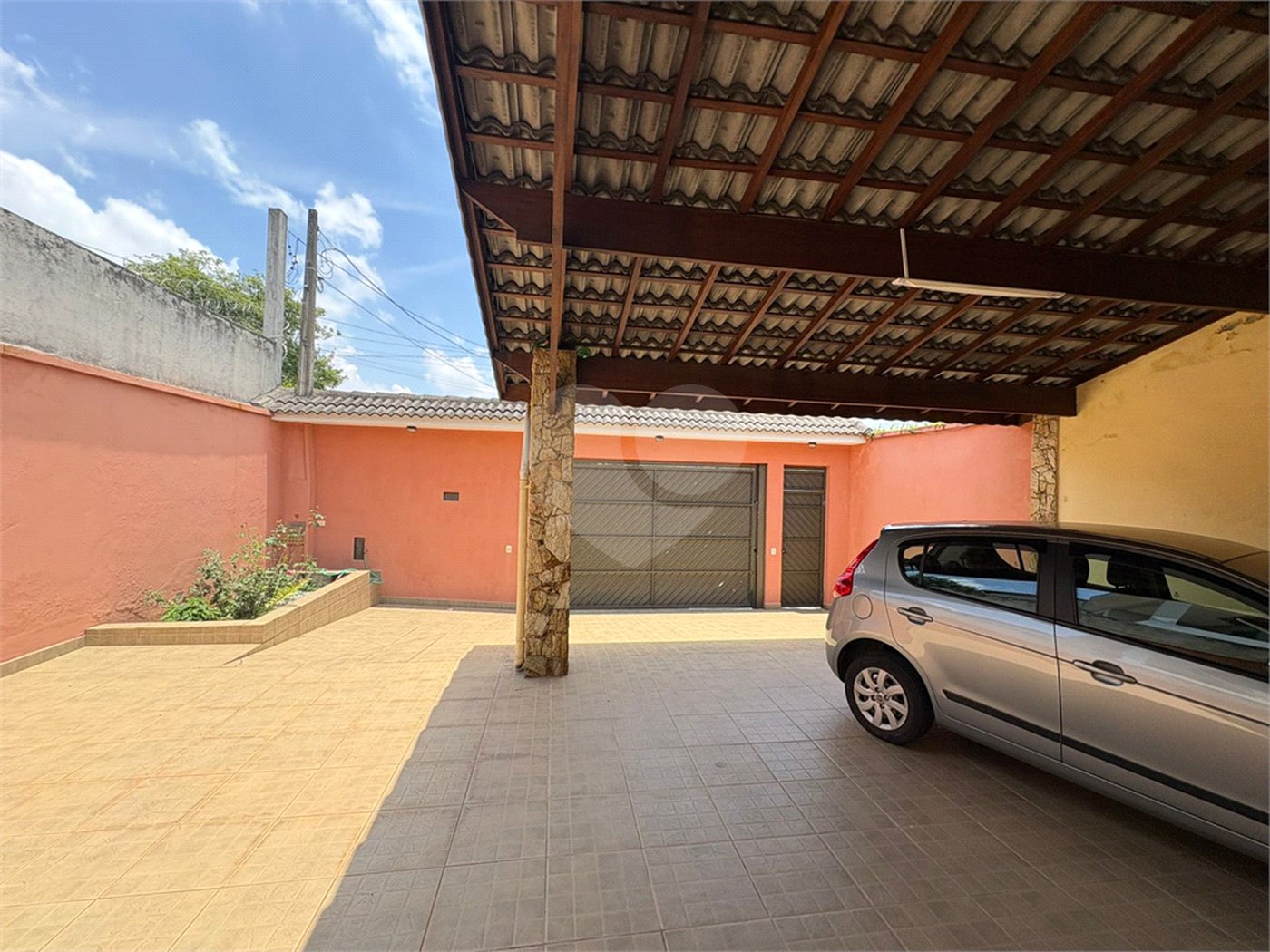 Casa Térrea à venda com 3 quartos, sendo 1 suíte,  em Vila Áurea, Poá, SP