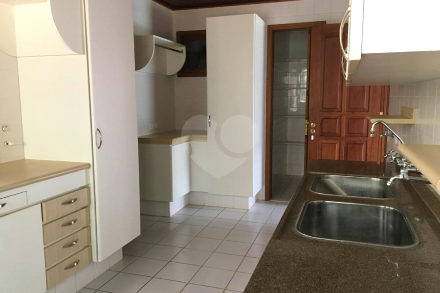 Casa à venda com 5 quartos, sendo 4 suítes,  no condomínio Cantareira, Mairiporã - SP
