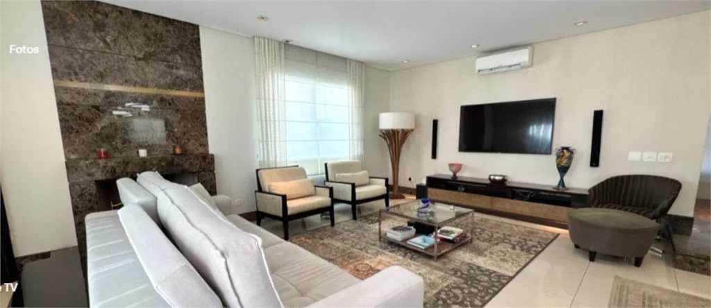 Casa à venda com 4 quartos, sendo 3 suítes, no condomínio Vila das Flores, São Paulo - SP
