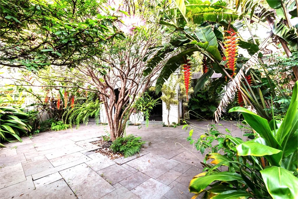 Casa à venda com 4 quartos, sendo 1 suíte,  em Jardim das Bandeiras, São Paulo, SP