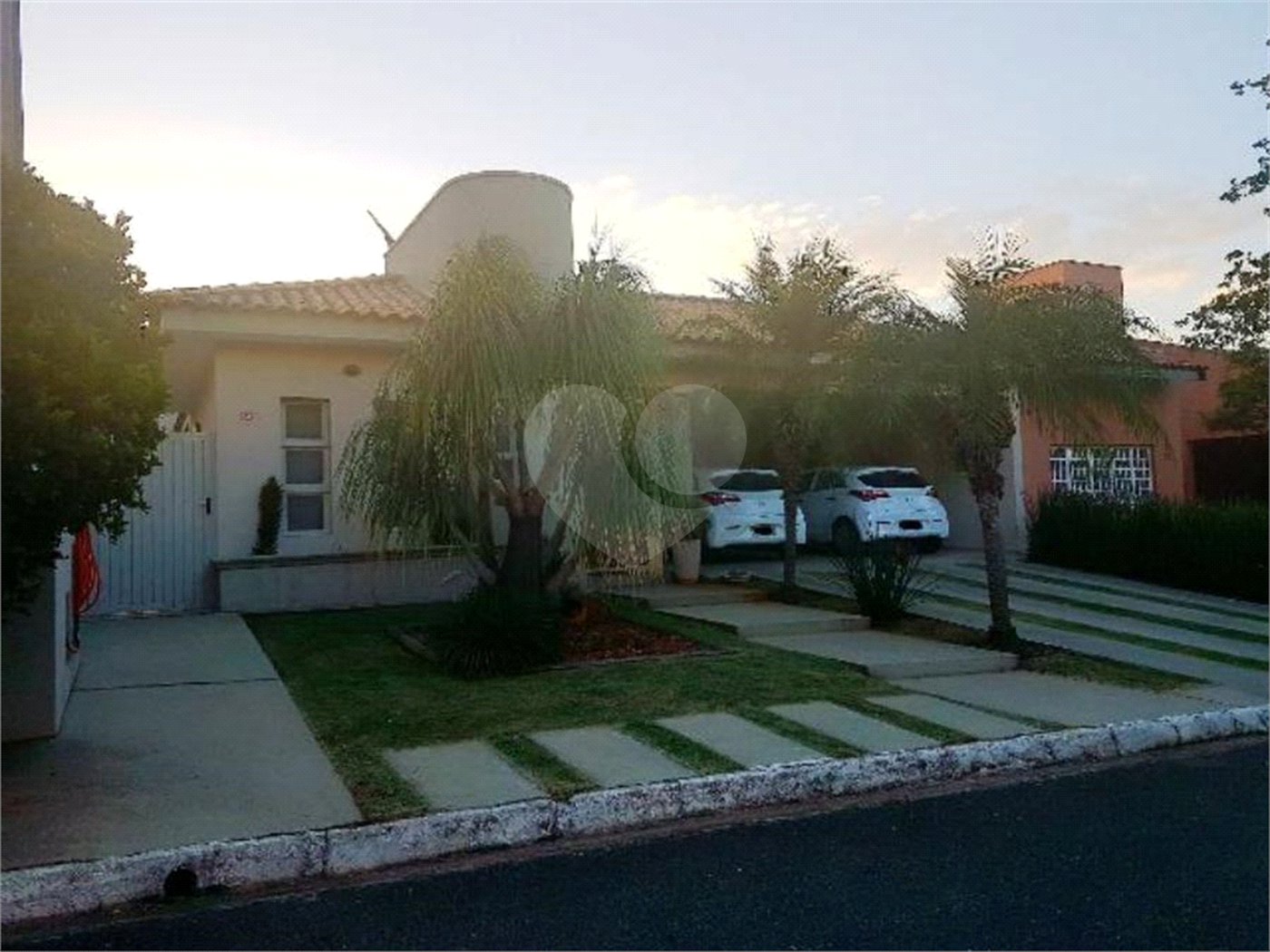 Casa à venda com 4 quartos, sendo 1 suíte, no condomínio Residencial Esplanada, Salto - SP