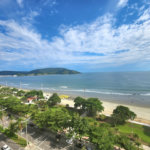 Apartamento Alto Padrão Frente Mar com 4 Dormitórios, 3 Suítes e 3 Vagas na Orla de Santos