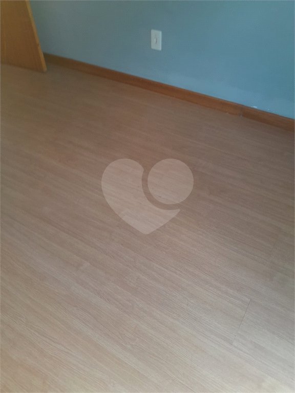 Casa à venda ou para alugar com 4 suítes em Chácaras São Carlos, Cotia, SP