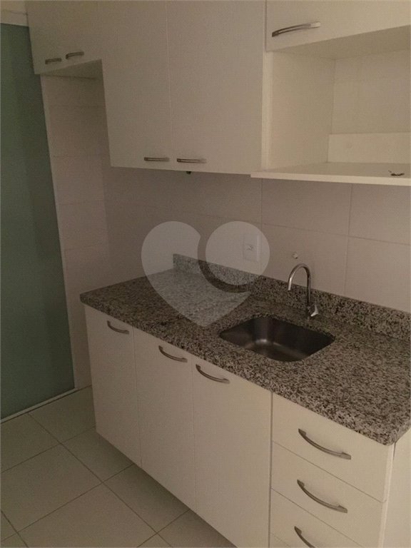 Apartamento à venda com 3 quartos, sendo 1 suíte,  em Jardim Parque Morumbi, São Paulo, SP