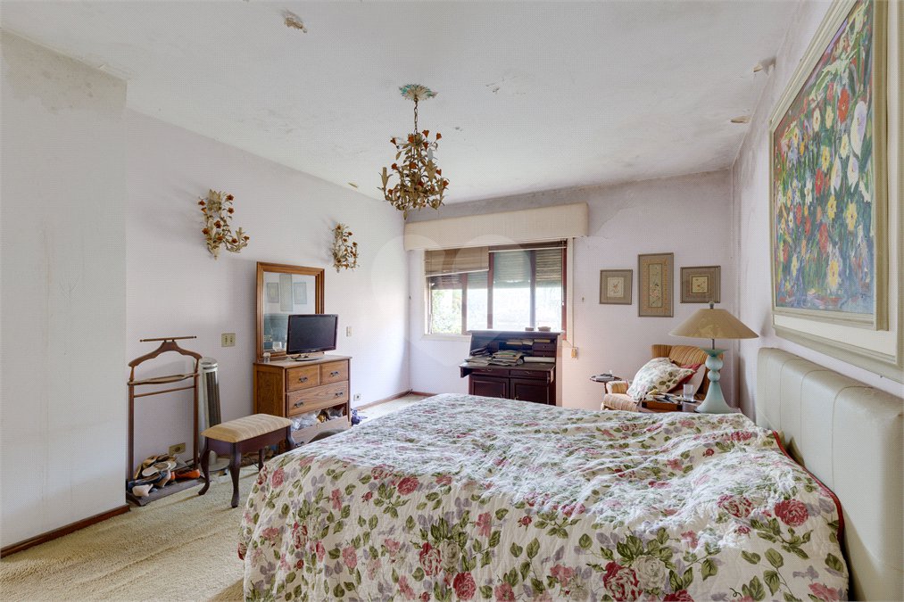 Casa à venda com 4 quartos, sendo 2 suítes, em Alto da Boa Vista, São Paulo, SP