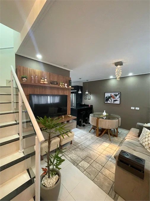Casa à venda com 2 suítes no condomínio Cotia, Cotia - SP