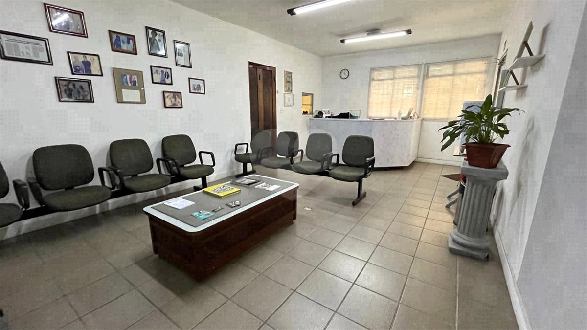 Casa à venda com 8 quartos, sendo 1 suíte, em Vila Mariana, São Paulo, SP