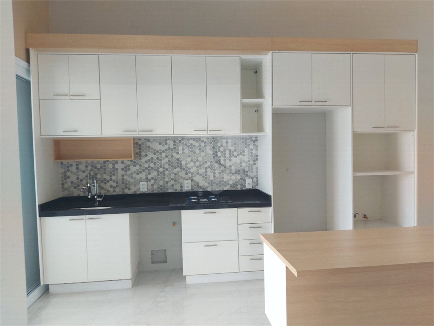 Casa à venda com 3 quartos, sendo 1 suíte,  no condomínio Gardenville, Itu - SP