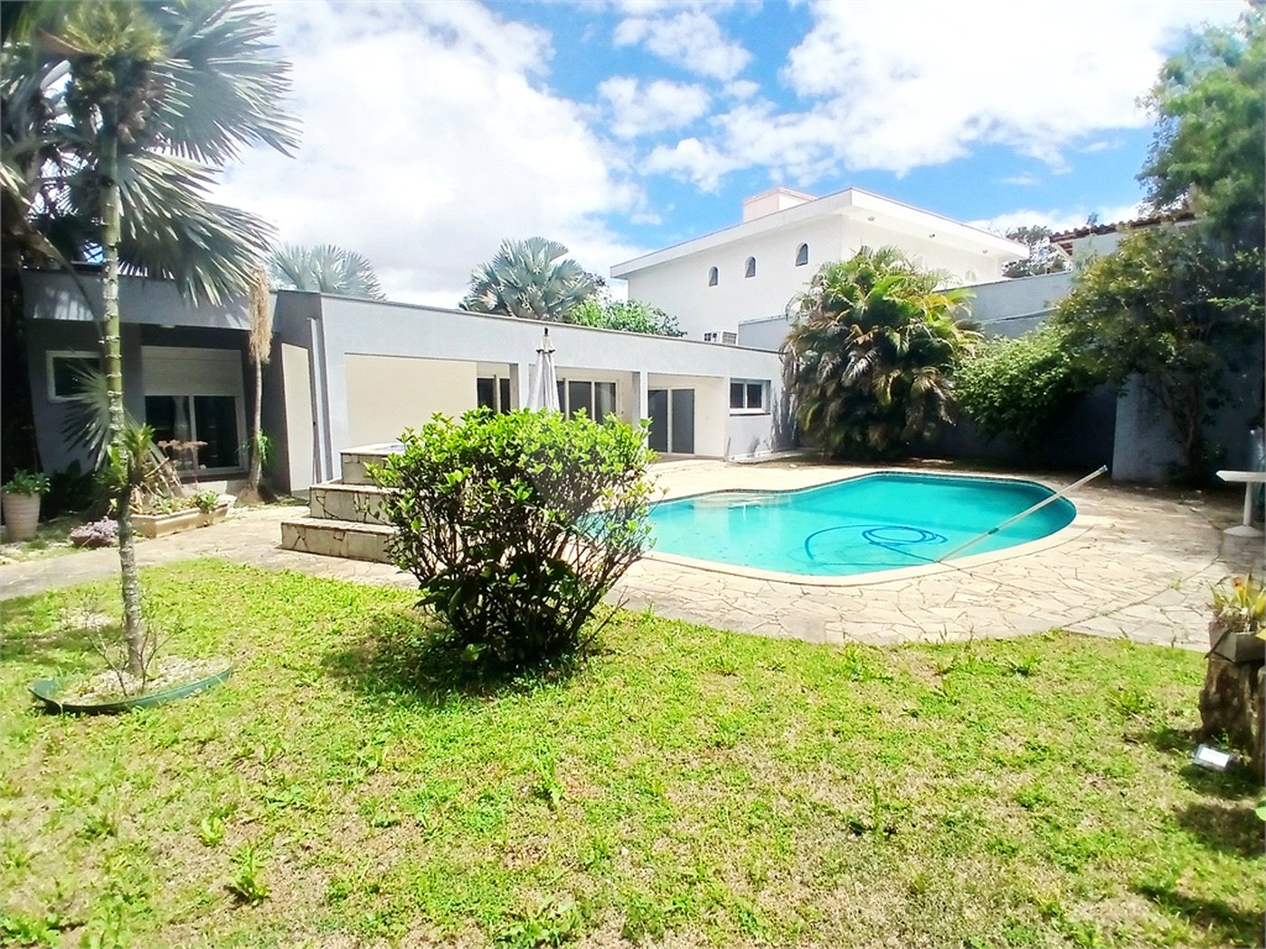 Casa Térrea à venda com 3 suítes em Anchieta, São Bernardo do Campo, SP