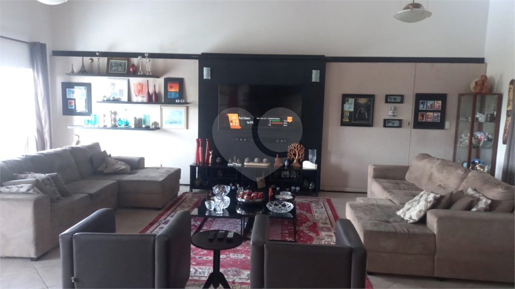 Casa à venda com 3 quartos, sendo 2 suítes, em Jardim Imperial Hills III, Arujá, SP