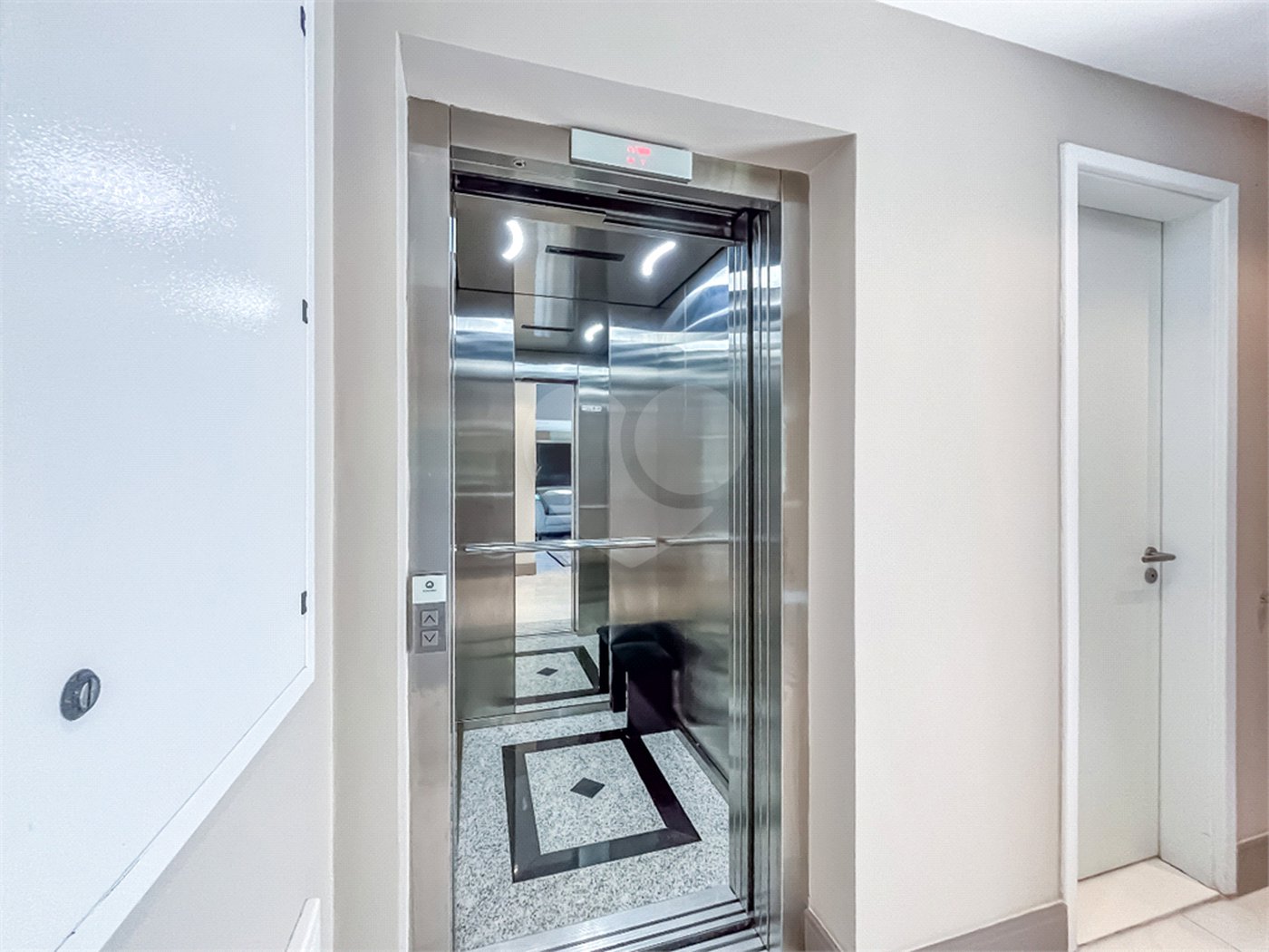 Casa à venda com 3 suítes no condomínio Reserva 8, São Paulo - SP