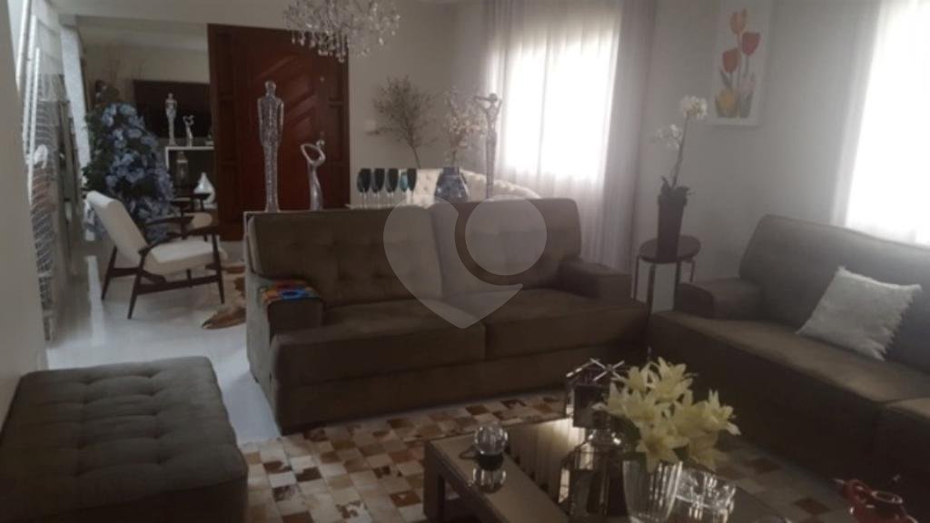 Sobrado à venda com 4 quartos, sendo 1 suíte, em Tremembé, São Paulo, SP