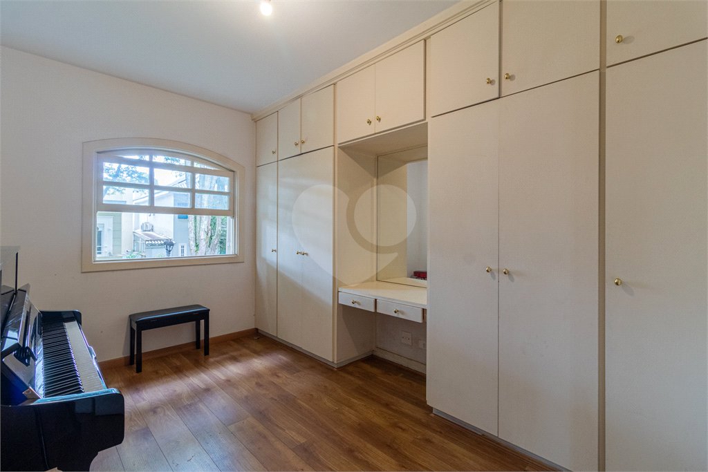 Casa à venda com 4 quartos, sendo 2 suítes,  no condomínio Vila das Flores, São Paulo - SP