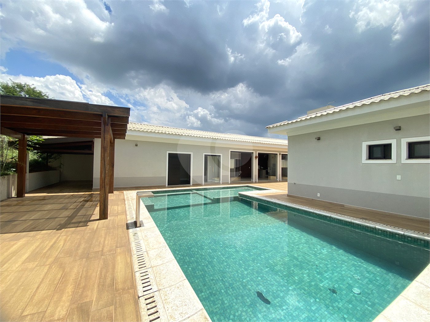 Casa à venda com 6 quartos, sendo 4 suítes,  no condomínio Palmeiras Imperiais, Salto - SP