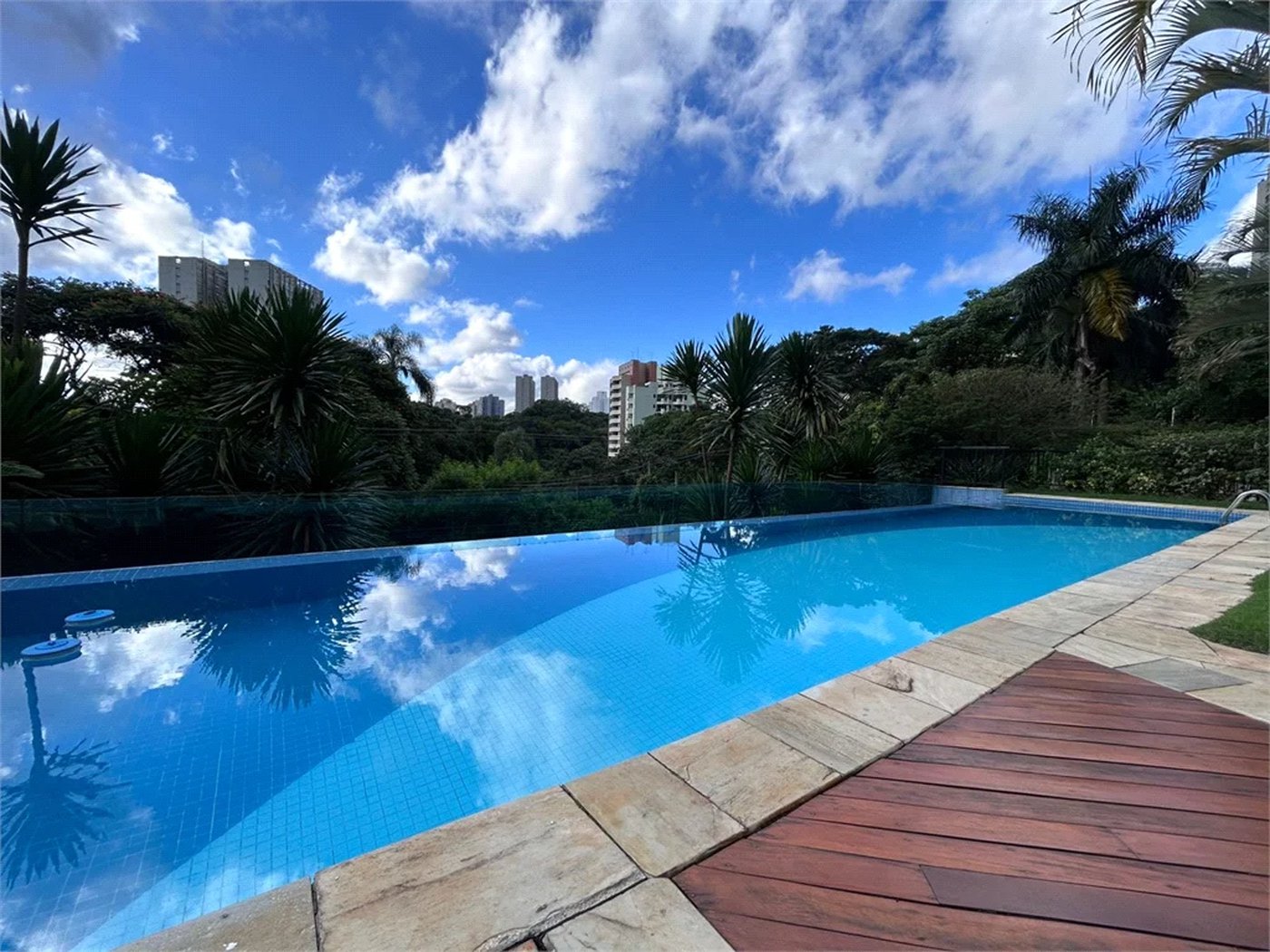 Apartamento à venda com 3 suítes em Vila Suzana, São Paulo, SP