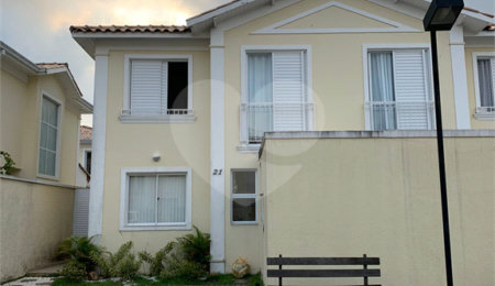 Casa à venda com 3 quartos, sendo 2 suítes, no condomínio Residencial Jardins, São Bernardo do Campo - SP