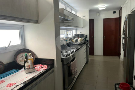 Casa à venda com 4 quartos, sendo 3 suítes, no condomínio Vitoria Regia, São Paulo - SP