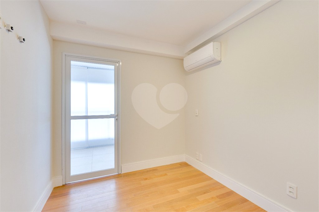 Apartamento à venda com 3 quartos, sendo 2 suítes, em Santo Amaro, São Paulo, SP