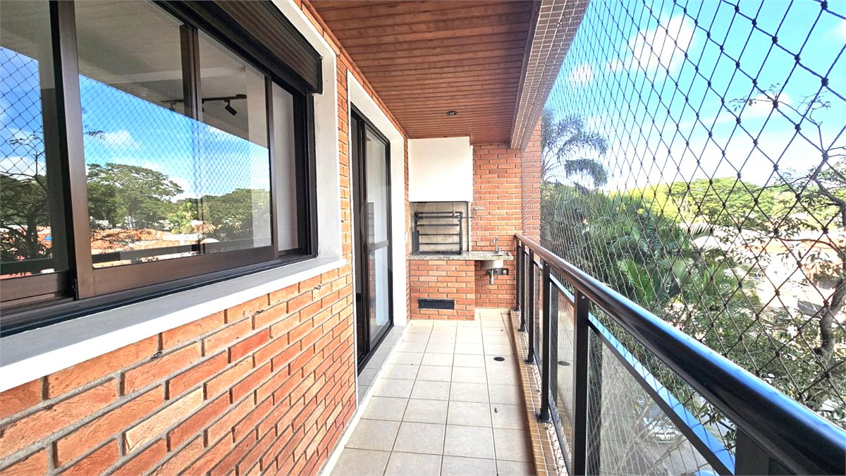 Apartamento para alugar com 3 quartos, sendo 1 suíte, em Alto da Boa Vista, São Paulo, SP