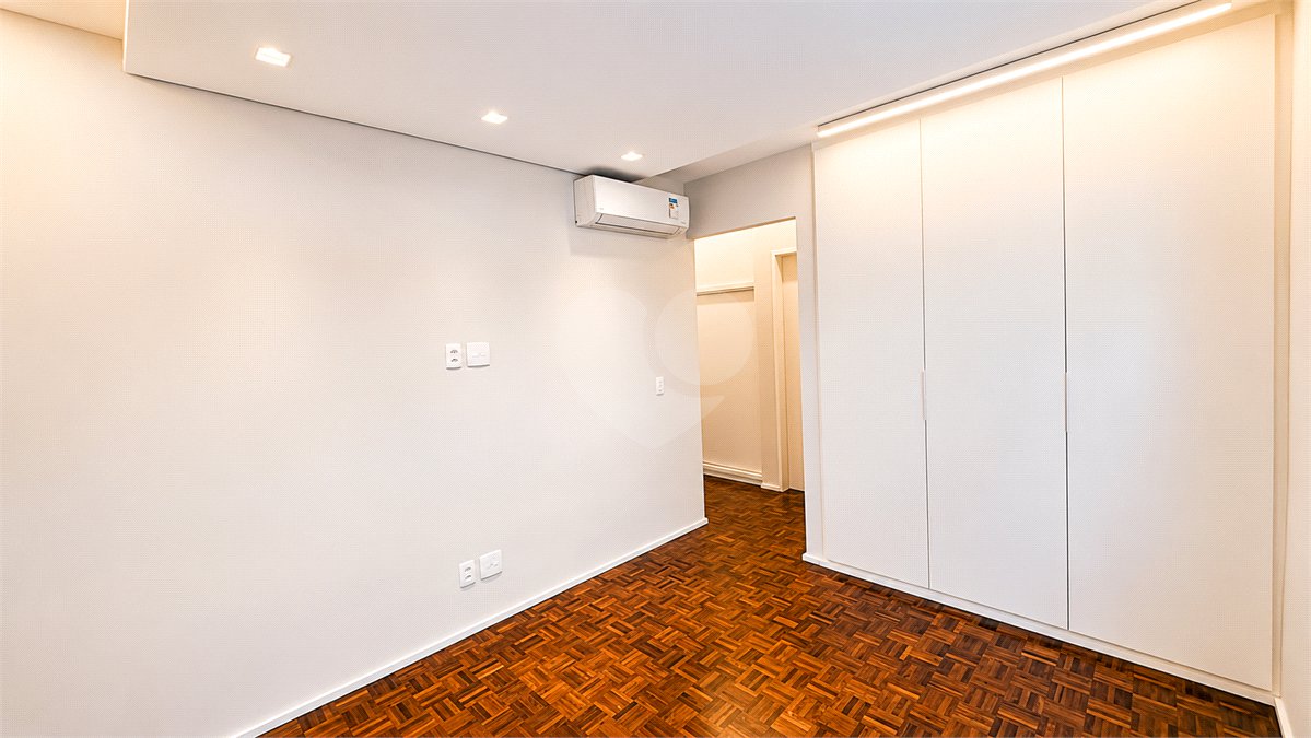 Apartamento à venda com 3 quartos, sendo 1 suíte, em Jardim Paulista, São Paulo, SP