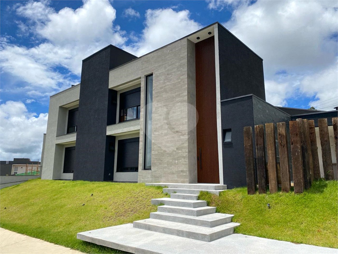 Terreno à venda com 4 suítes no condomínio Residencial Veneza, Mogi das Cruzes - SP