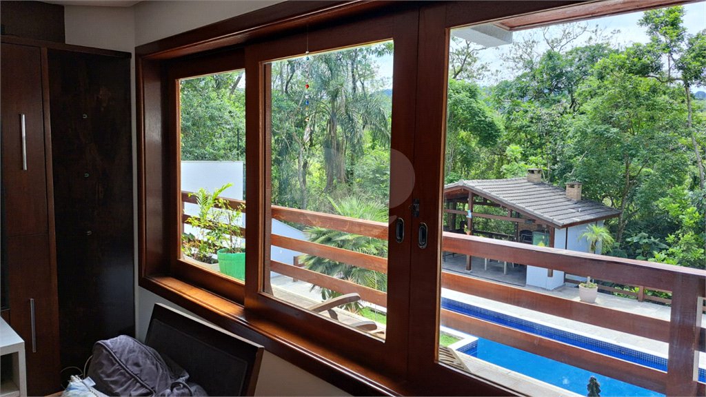 Casa à venda com 6 quartos, sendo 4 suítes, no condomínio Alpes da Cantareira, Mairiporã - SP