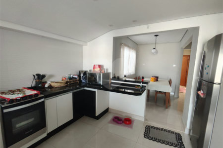 Casa Térrea à venda com 4 quartos, sendo 1 suíte,  em Vila Esperança, Atibaia, SP
