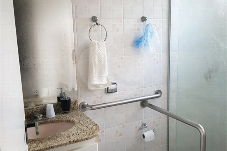 Casa à venda com 3 quartos, sendo 1 suíte, no condomínio Res Azaléias, São Paulo - SP