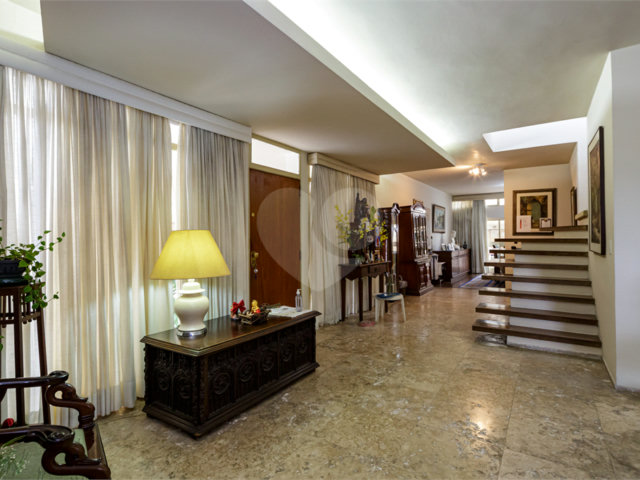 Casa de Vila para alugar com 4 quartos, sendo 1 suíte,  em Granja Julieta, São Paulo, SP