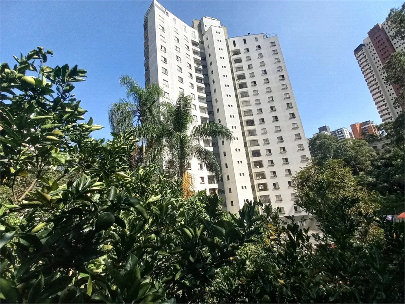 Apartamento à venda com 3 quartos, sendo 1 suíte,  em Vila Andrade, São Paulo, SP