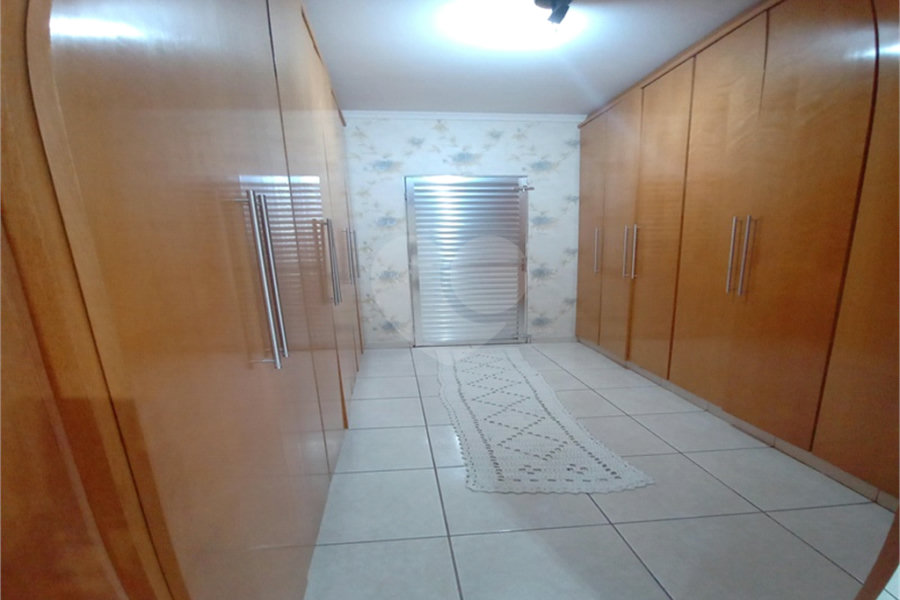 Sobrado à venda com 4 quartos, sendo 1 suíte, em Tremembé, São Paulo, SP
