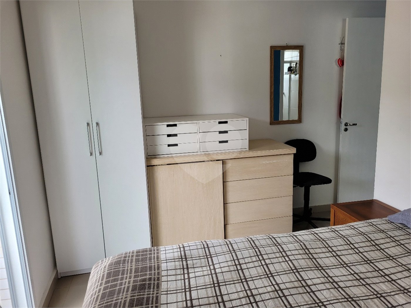 Apartamento à venda com 2 quartos, sendo 1 suíte, no Centro, Mongaguá, SP