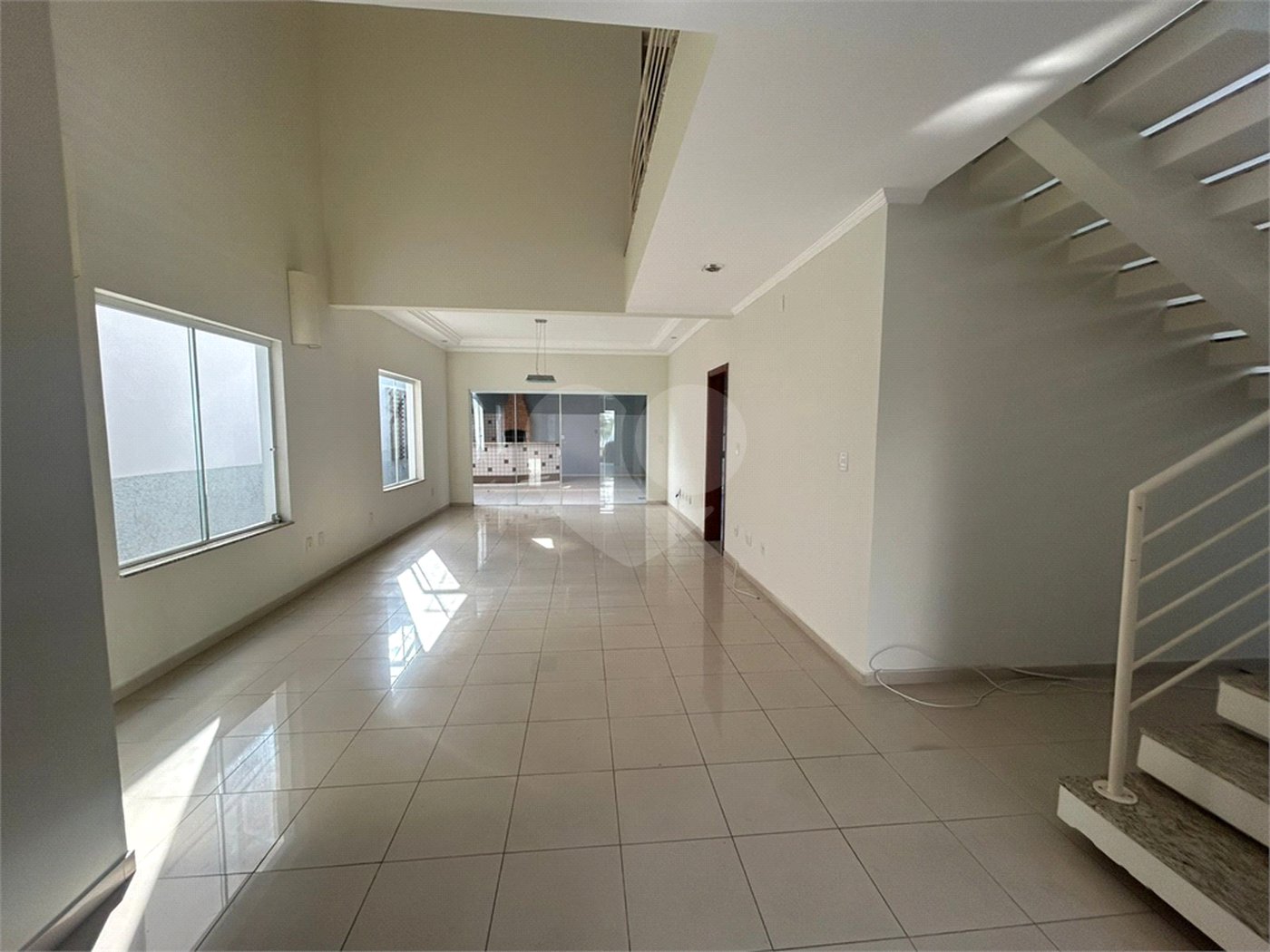 Casa à venda com 4 quartos, sendo 1 suíte,  no condomínio Lago da Boa Vista, Sorocaba - SP
