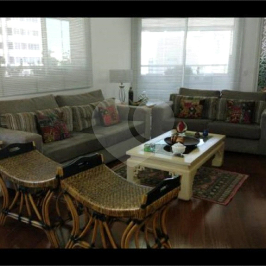 Apartamento à venda no Paraíso de 303m² com 4 suítes e 4 vagas.