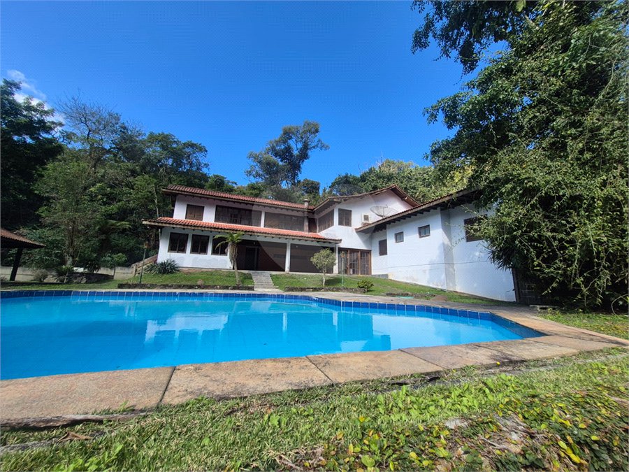 Casa à venda ou para alugar com 4 suítes no condomínio Parque Imperial da Cantareira, Mairiporã - SP